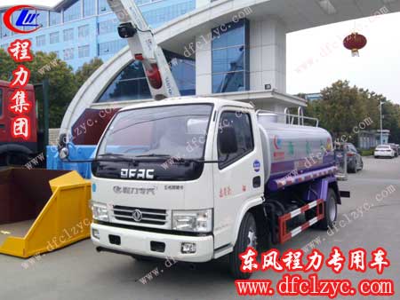 陕西铜川梁先生订购的东风多利卡洒水车准备出厂
