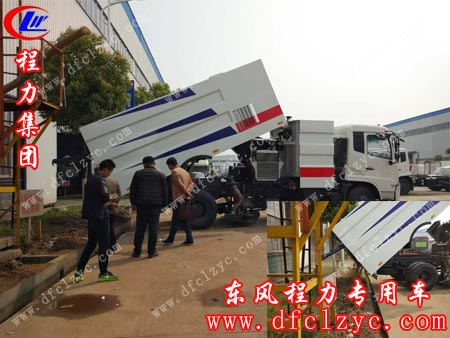 湖北程力东风天锦吸尘车现场试车图