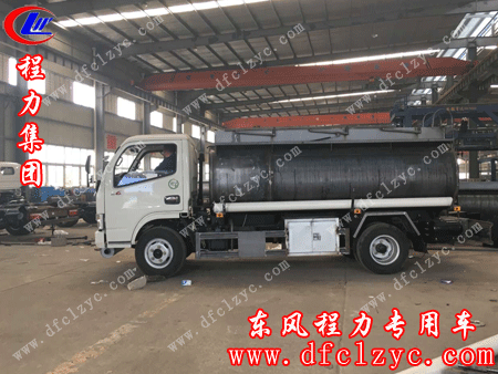 罐体安装完工的东风多利卡流动加油车