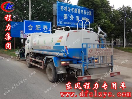 湖北程力专用汽车有限公司东风小霸王洒水车路过安徽合肥