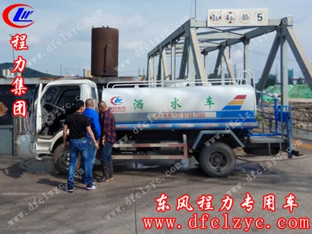 湖北程力销售一部客户叶先生现场验车