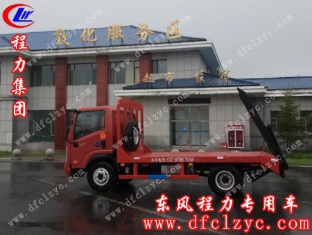 程力专用汽车股份有限公司大运平板运输车经过敦化服务区