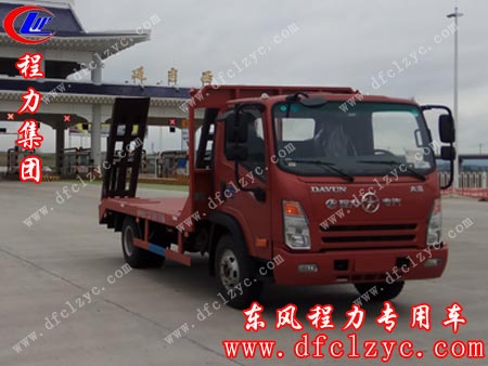 湖北程力集团大运平板运输车顺利抵达延吉西