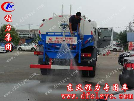 湖北程力集团东风天锦洒水车正在试水接受客户检验