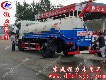 湖北程力集团东风天锦洒水车正在试水接受客户检验