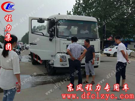 湖北程力集团东风天锦洒水车正在试水接受客户检验