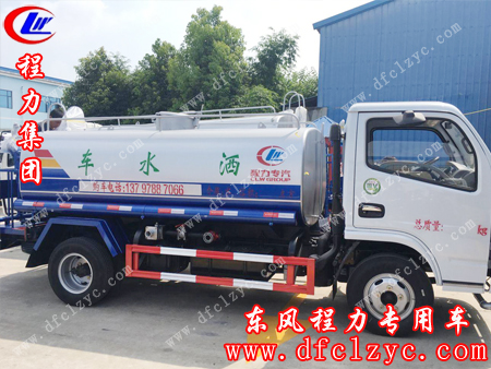 生产完工的东风多利卡洒水车