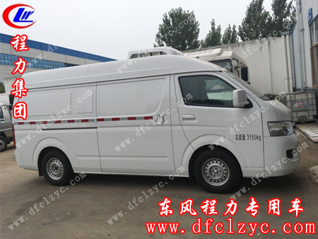 在生产车间的湖北程力福田G7面包冷藏车