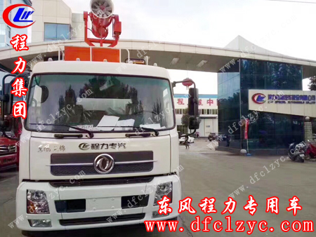 湖北程力天锦多功能洗扫车在厂区门口