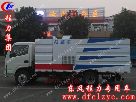 湖北程力东风小多利卡扫路车送车途中经过汝州服务区