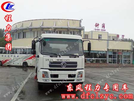 上述图片为湖北程力东风天锦扫路车经过钟岗服务站