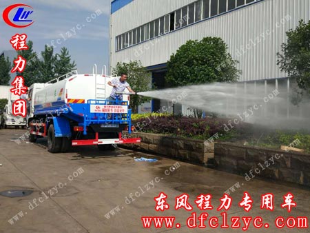 湖北程力东风153洒水车洒水高炮正在试水