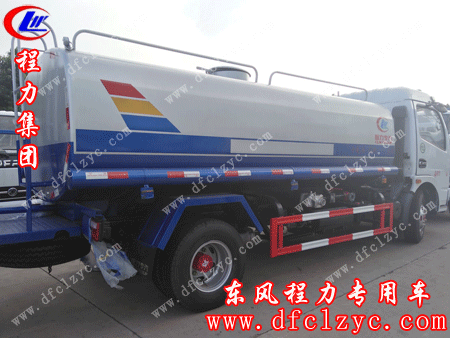 “上图为湖北程力东风多利卡洒水车”