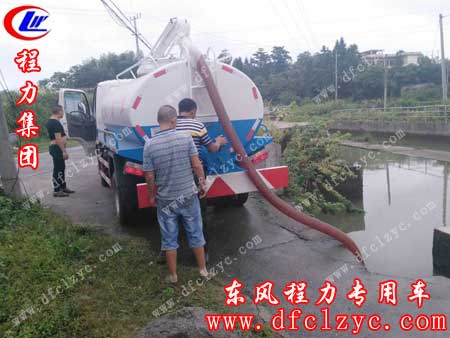 湖北程力东风福瑞卡吸粪车到达目的地客户试车场景