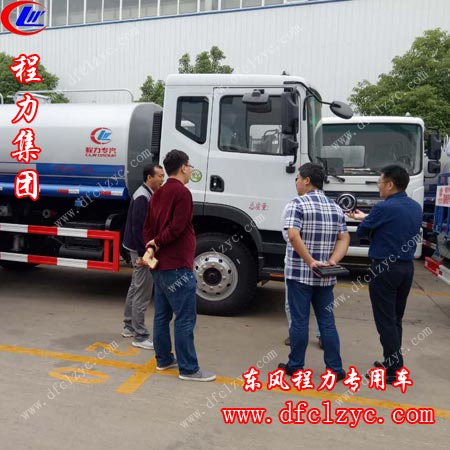 湖北程力洒水车