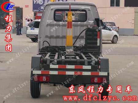 湖北程力集团勾臂垃圾车