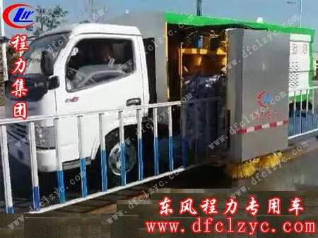 湖北程力集团护栏清洗车