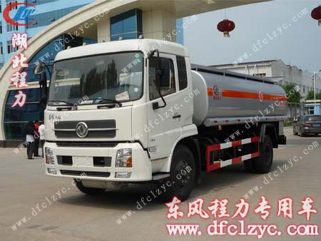 上图为湖北程力集团东风天锦运油车