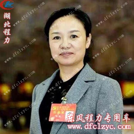 许旭在人民大会堂内，用镜头记录这份荣耀与责任