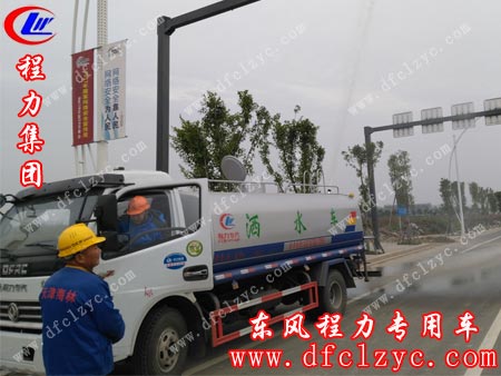 程力专用汽车股份有限公司东风大多利卡洒水车到达温州客户目的地