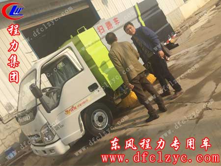 湖北程力福田扫路车图片