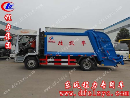 上述图为张先生试乘小多利卡压缩垃圾车