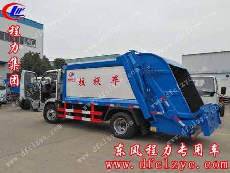 上述图为张先生试乘小多利卡压缩垃圾车
