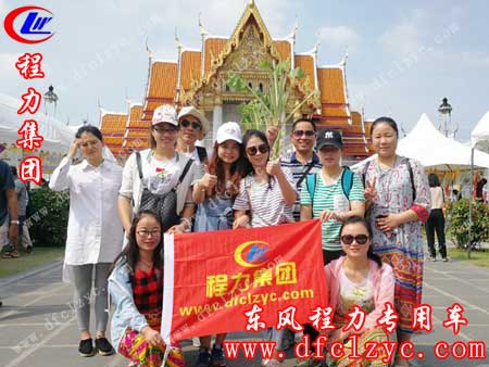 大理石寺门口集体合影留念