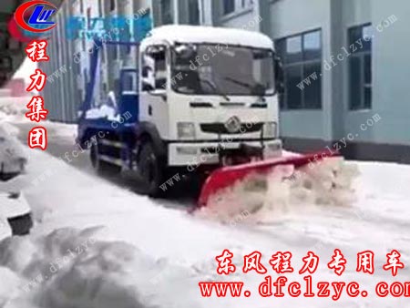 程力威”牌除雪车于元月3日随州暴风雪期间作业现场