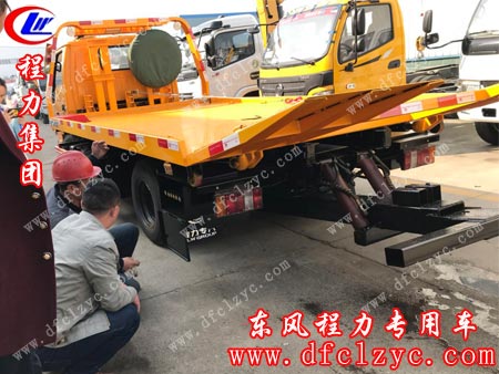 湖北程力清障车试车中