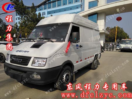 上述图为依维柯冷藏车出厂照