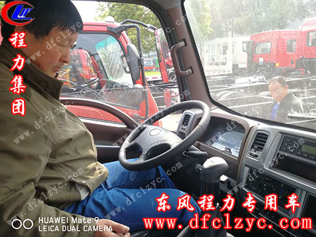 湖北程力专汽重汽王牌挖机平板运输车
