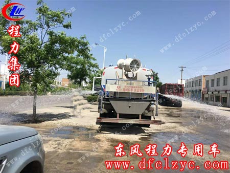 湖北程力东风D9洒水车达到客户所在地验车中