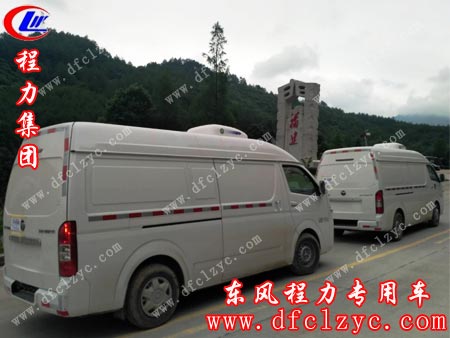 湖北程力福田G7面包冷藏车路经此地