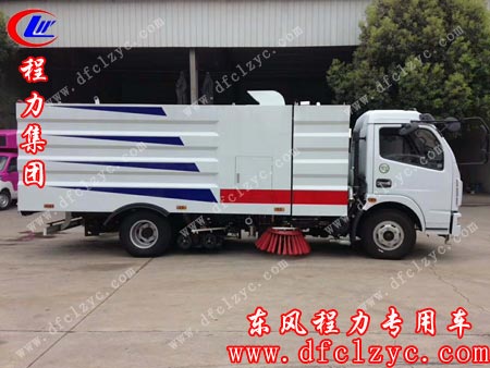 东风大多利卡洗扫车正在试车