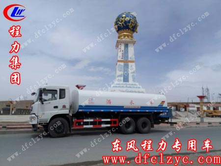 东风后双桥洒水车到达西藏