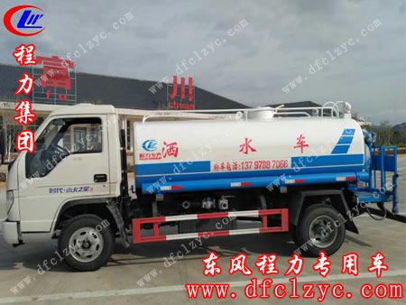 湖北程力专用汽车有限公司福田小卡洒水车在途中