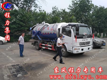 东风大多利卡吸污车到达北京用户所在地
