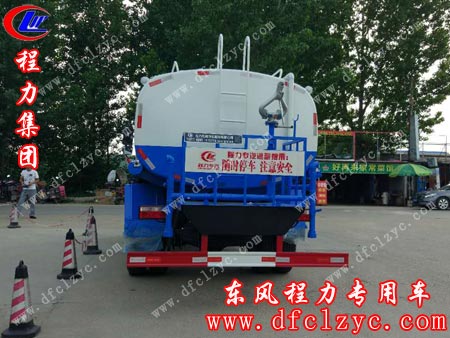 东风D9车后图