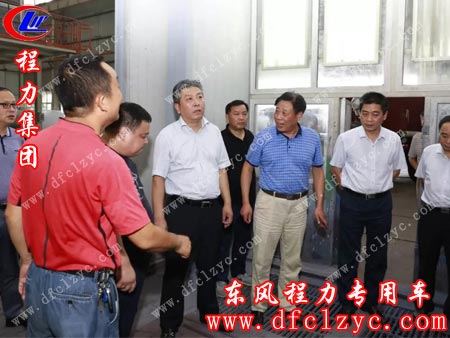 随州市副市长吴超明（前左三）率领市、区环保局的领导及负责人视察程力，现场指导环境整治专项工作，程力程阿罗（前左二）与集团党委书记何儒安（右三）陪同