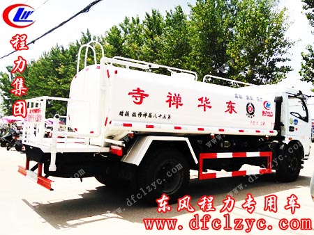 东风多利卡洒水车后视图