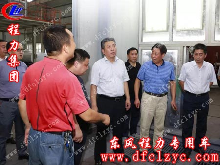 随州市副市长吴超明（前左三）率领市、区环保局的领导及负责人视察程力，现场指导环境整治专项工作，程力集团程阿罗（前左二）与集团党委书记何儒安（右三）陪同