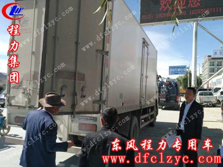 湖北程力集团东风天锦冷藏车验车中