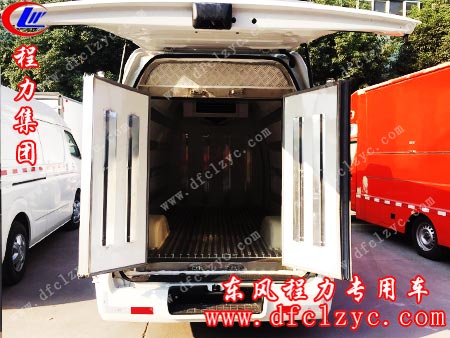 程力威牌冷藏车后视图