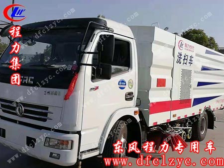 东风大多利卡洗扫车到达客户所在地