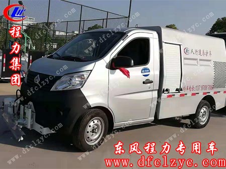 长安路面养护车到达客户所在地