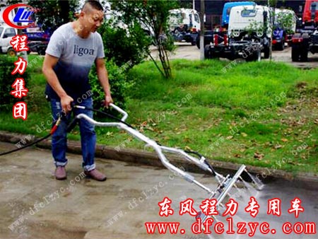 上图为湖北程力长安清洗车
