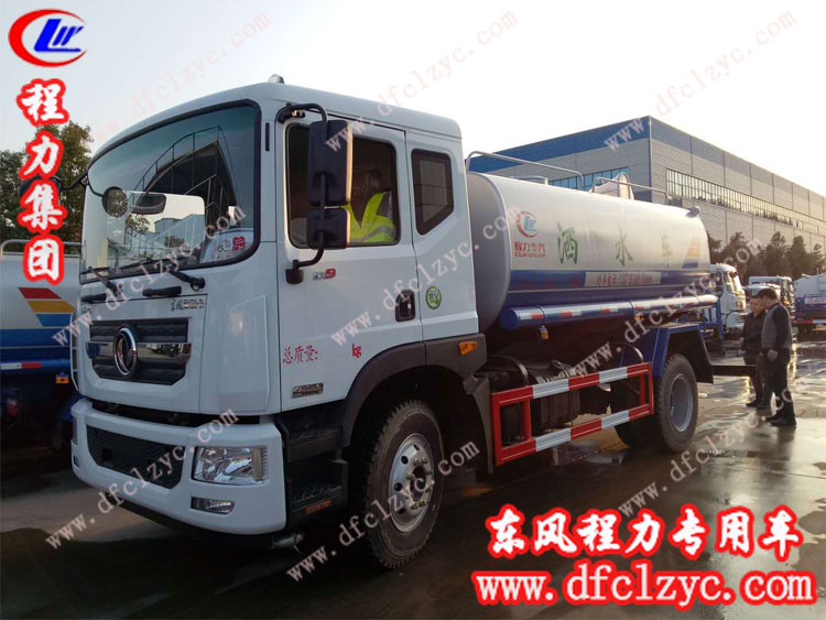 东风多利卡D9洒水车