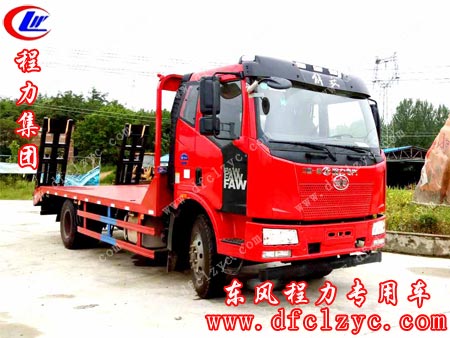 湖北程力专用汽车有限公司生产的解放J6平板运输车