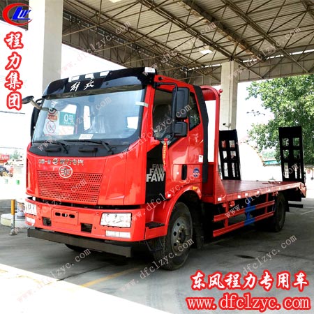 湖北程力生产的解放J6平板运输车